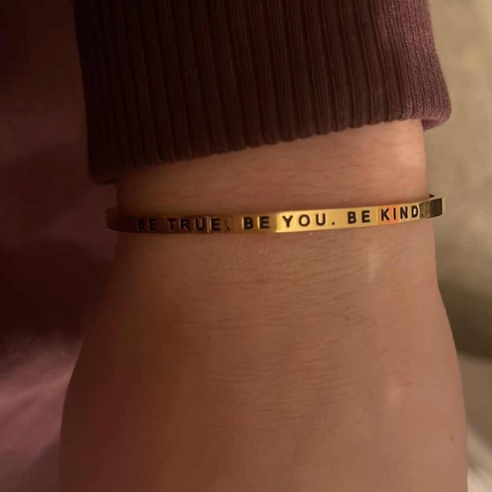 gold be true bracelet